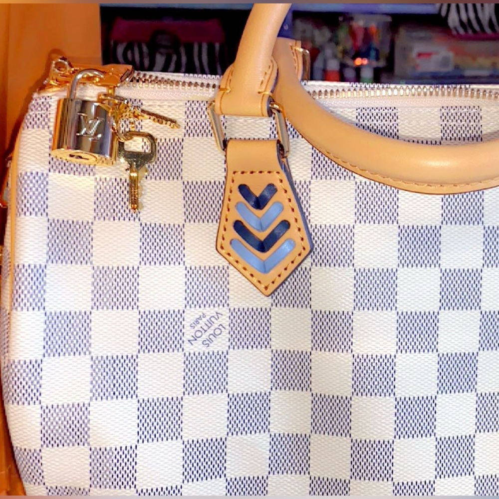 Louise Vuitton Damier Azur Purse, Brand New, “A MUST SEE.” - Picture 12 of 12